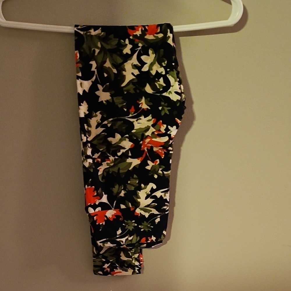 LuLaRoe Black and Red Floral Leggings